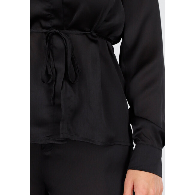 Schwarzes Set im Satin-Look mit Bluse und weit geschnittener Hose