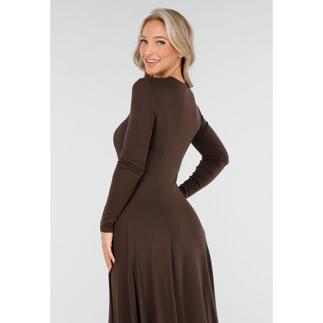 Dunkelbraunes Stretchkleid mit langen Ärmeln