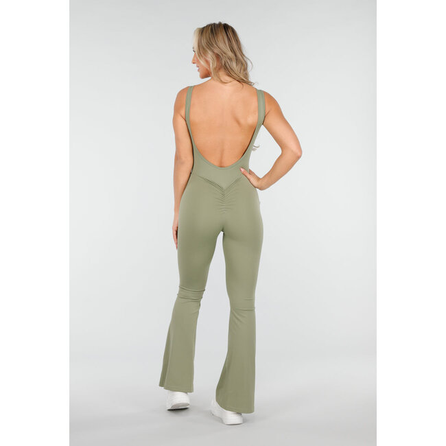 Grüner Scrunch-Jumpsuit mit tiefem Rückenausschnitt und ausgestellten Hosenbeinen