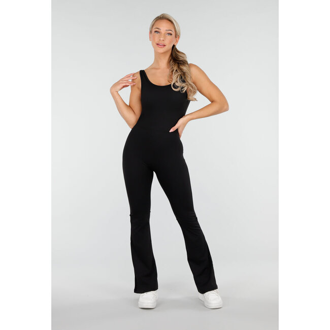 Schwarzer Pilates-Jumpsuit mit ausgestellten Hosenbeinen und offenem Rücken
