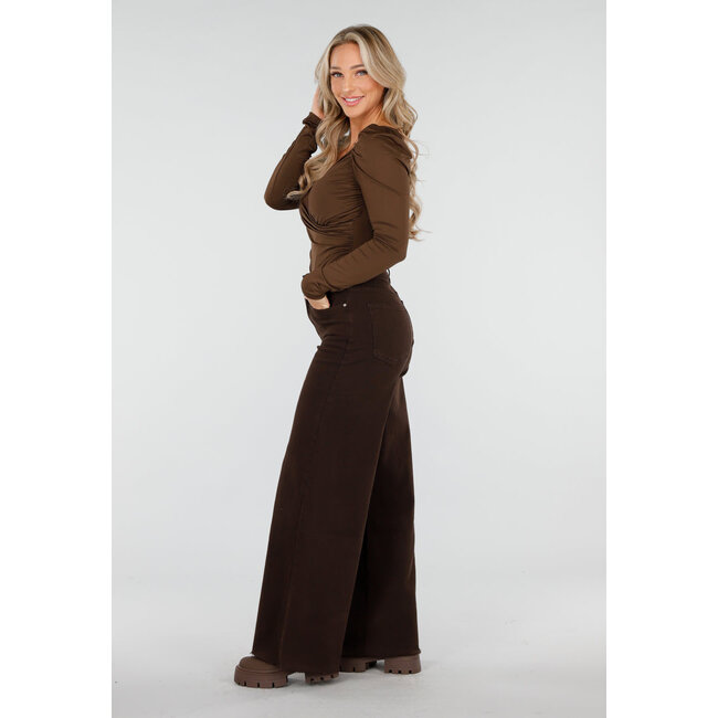 Braunes Oberteil mit Überwurf und langen Ärmeln