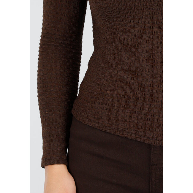 Dunkelbraunes Oberteil mit quadratischem Ausschnitt und langen Ärmeln