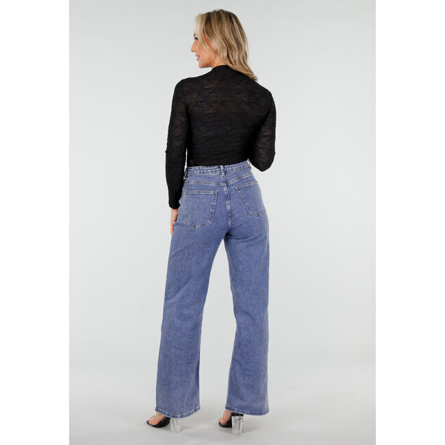 Schwarzes Spitzenoberteil mit langen Ärmeln und hohem Kragen