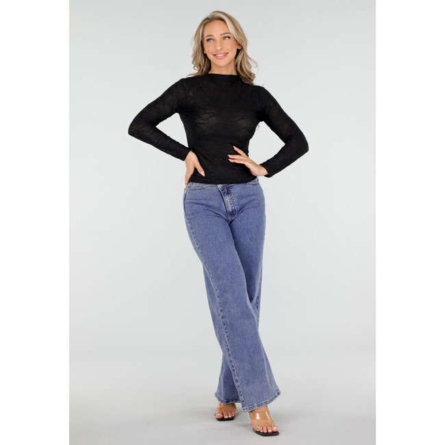 Schwarzes Spitzenoberteil mit langen Ärmeln und hohem Kragen