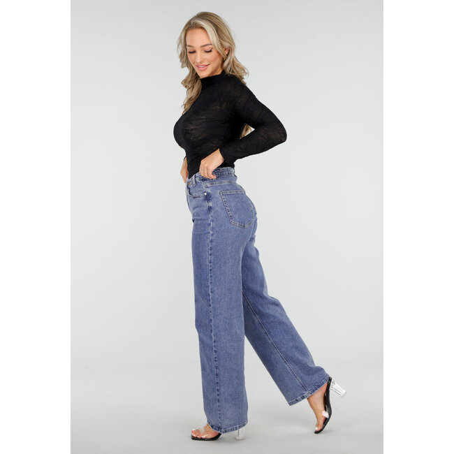 Schwarzes Spitzenoberteil mit langen Ärmeln und hohem Kragen