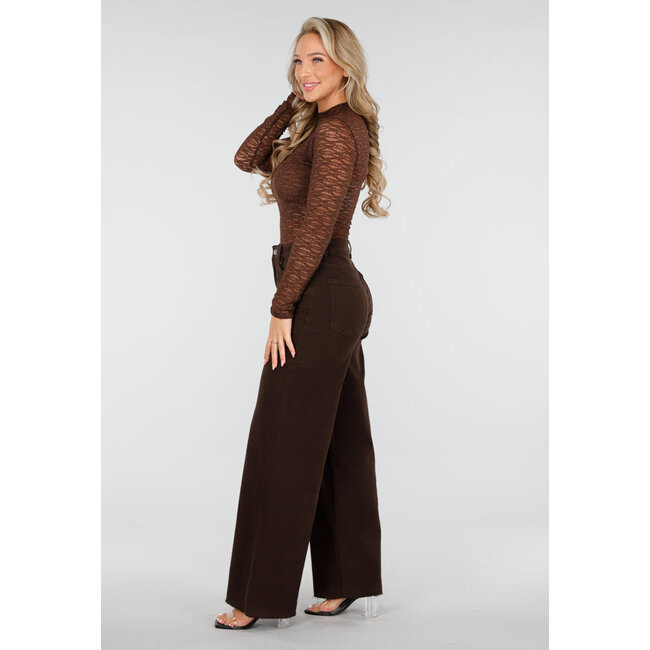 Braunes Spitzenoberteil mit langen Ärmeln und hohem Kragen