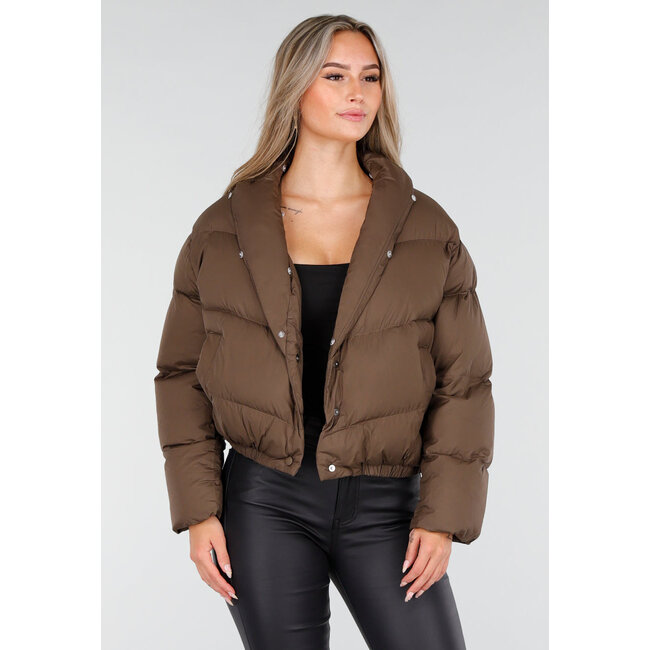 Braune Pufferjacke mit breitem Pelzkragen und elastischem Saum