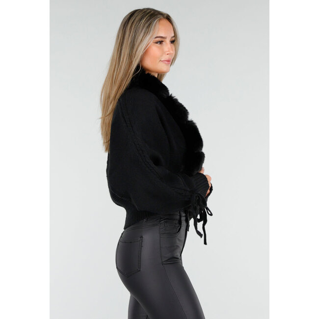 Schwarze Strickjacke mit Kunstfellkragen und Schleifendetails
