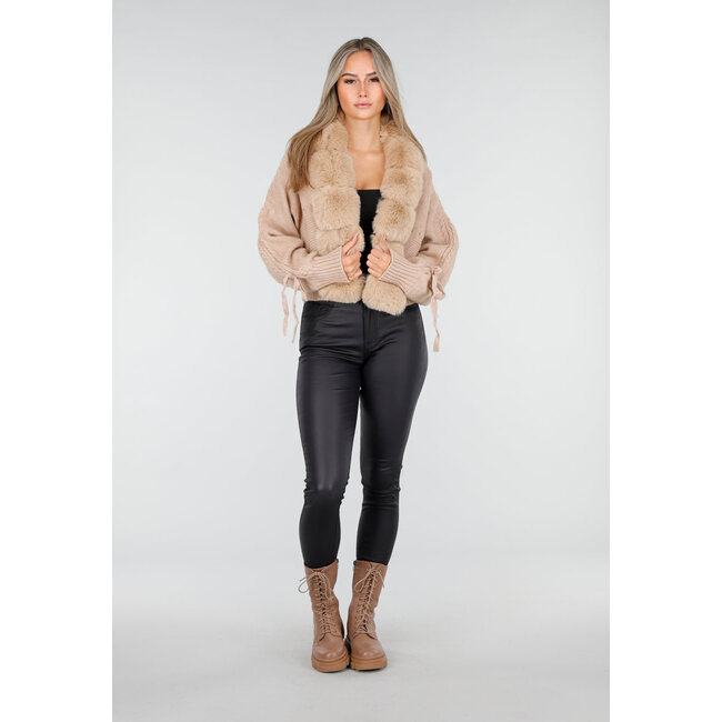 Camel Gestrickte Strickjacke mit Kunstfellkragen