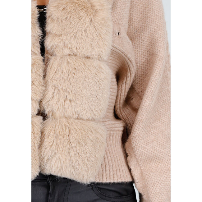 Camel Gestrickte Strickjacke mit Kunstfellkragen