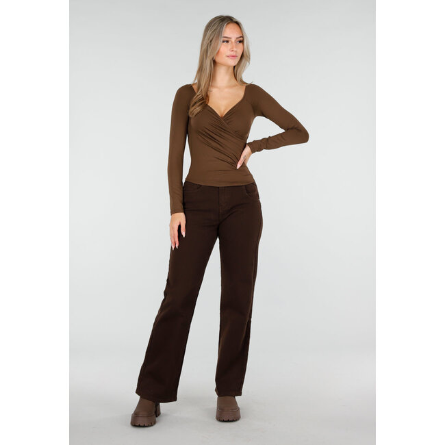 Braunes Oberteil mit Überwurf und langen Ärmeln