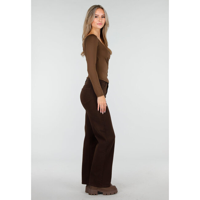 Braunes Oberteil mit Überwurf und langen Ärmeln