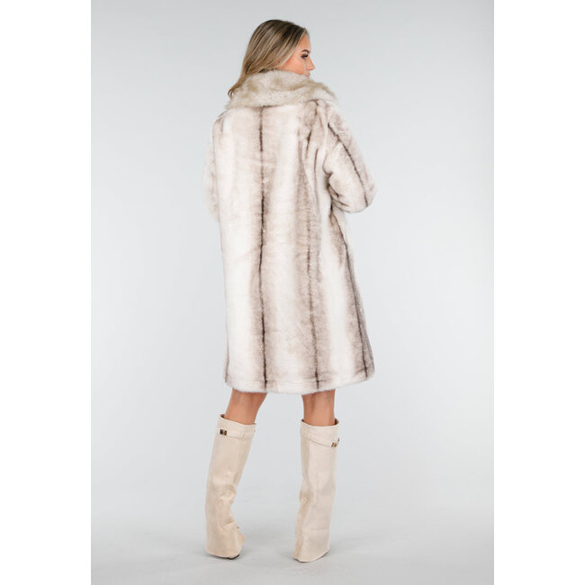 Beige Kunstfelljacke mit breitem Revers und Taschen