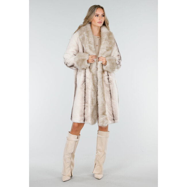 Beige Kunstfelljacke mit breitem Revers und Taschen