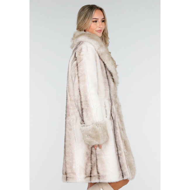 Beige Kunstfelljacke mit breitem Revers und Taschen