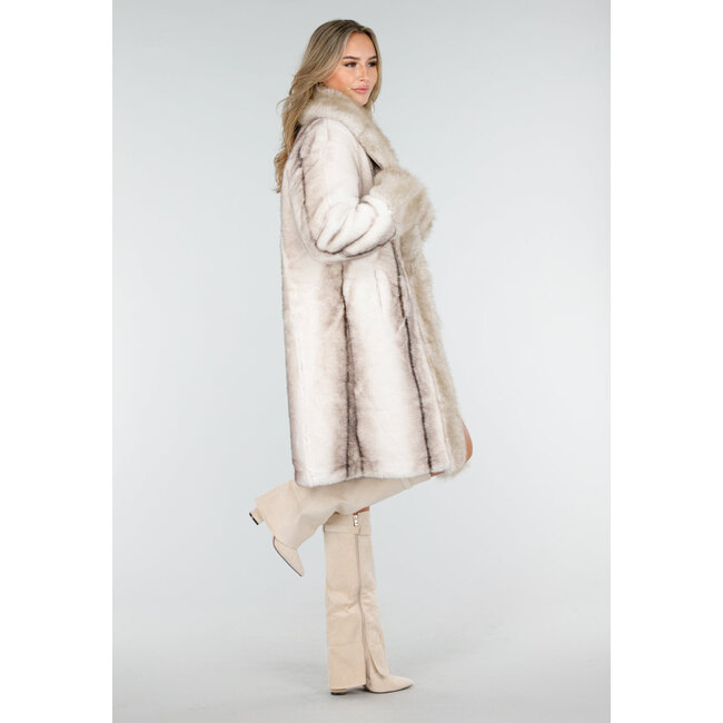 Beige Kunstfelljacke mit breitem Revers und Taschen