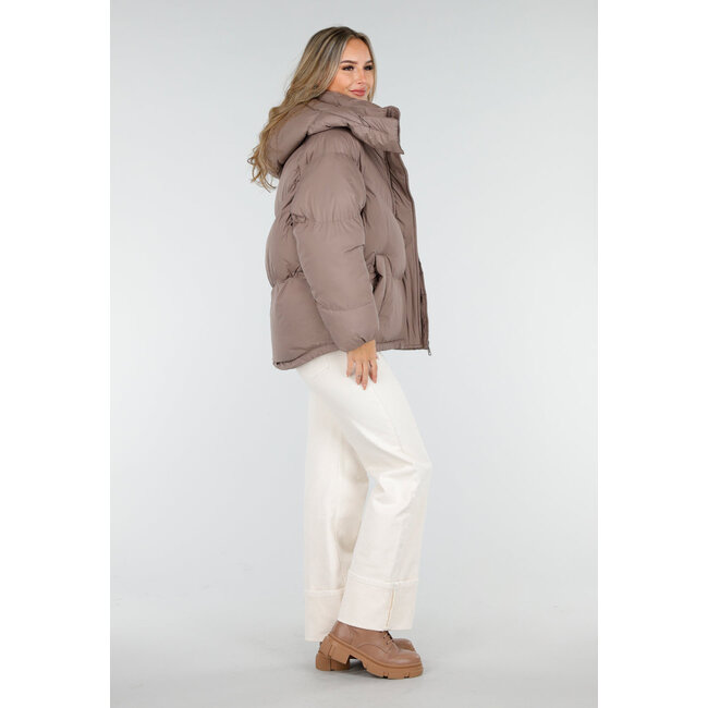 Taupe Pufferjacke mit Kapuze und Reißverschluss