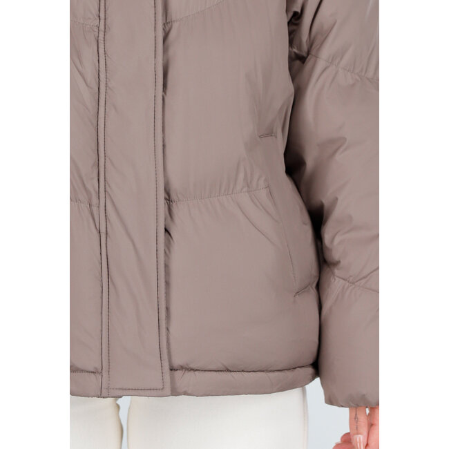 Taupe Pufferjacke mit Kapuze und Reißverschluss