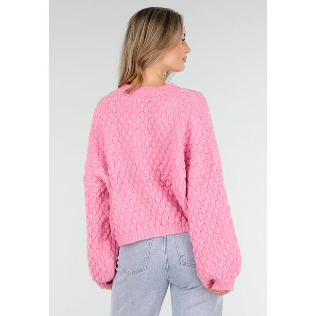 Rosa Strickpullover mit roten Herzen und weiten Ärmeln
