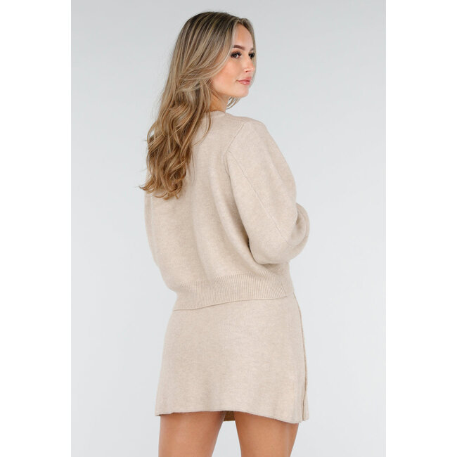 Beigefarbenes zweiteiliges Set mit Strickjacke und Rock