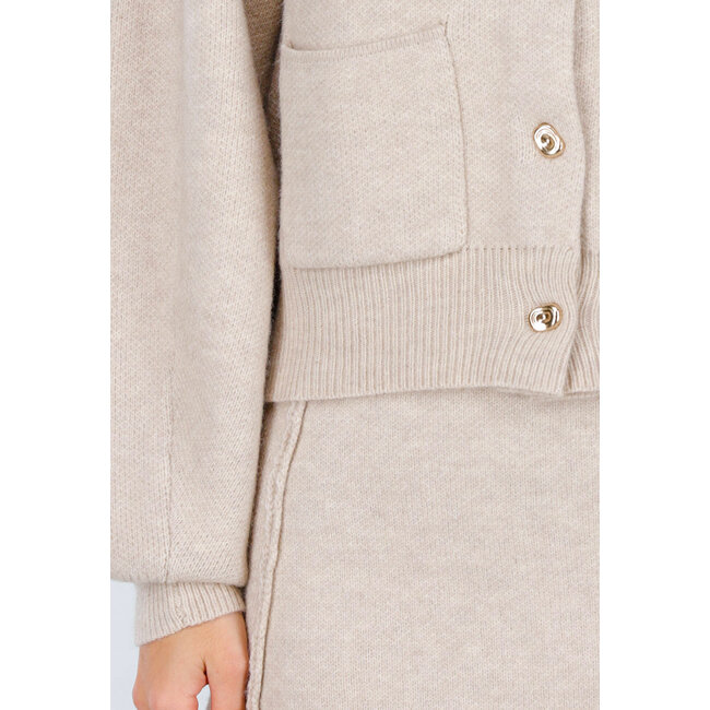 Beigefarbenes zweiteiliges Set mit Strickjacke und Rock