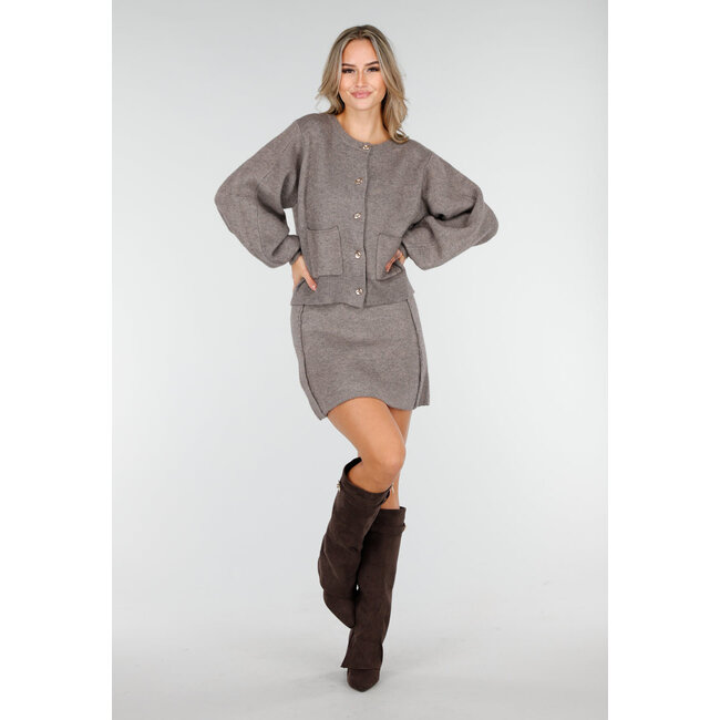 Taupefarbenes zweiteiliges Set mit Strickjacke und Rock