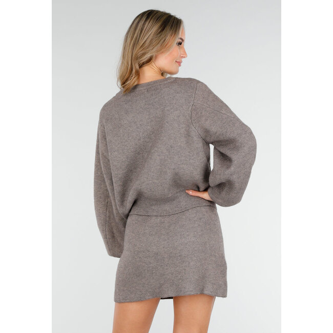 Taupefarbenes zweiteiliges Set mit Strickjacke und Rock