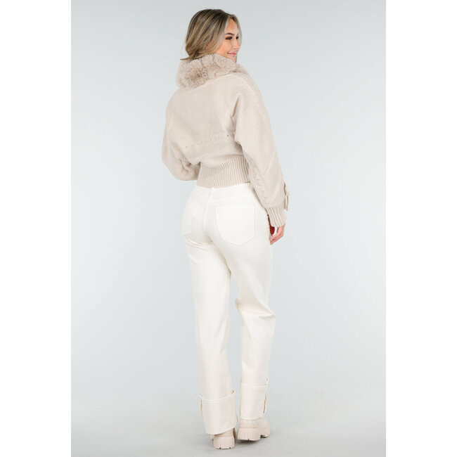 Beige Strickjacke mit Kunstfellkragen und Schleifendetails