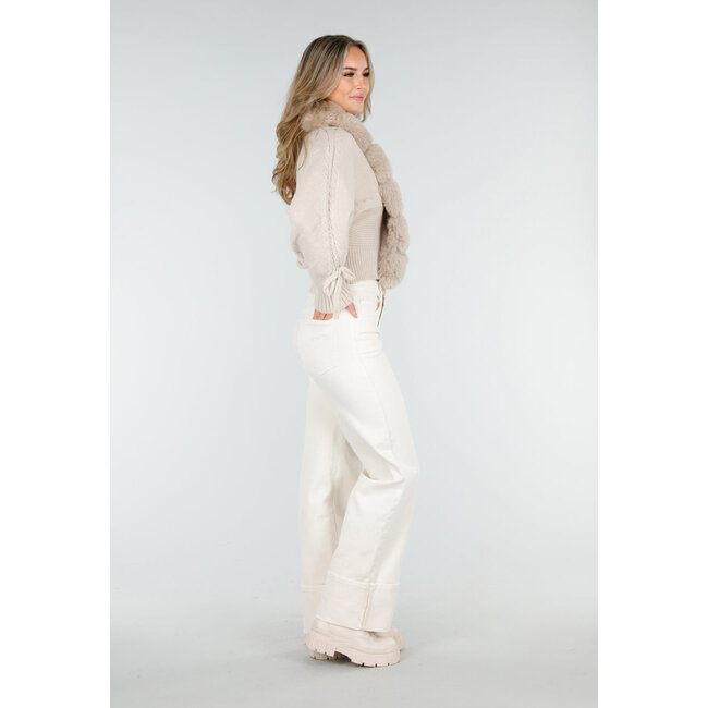Beige Strickjacke mit Kunstfellkragen und Schleifendetails