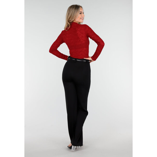 Rotes Stretch-Oberteil mit langen Ärmeln und hohem Kragen