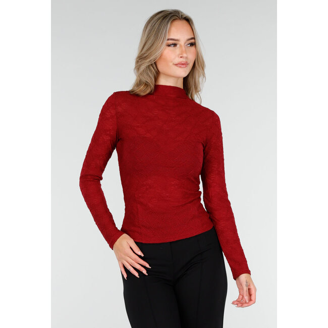 Rotes Stretch-Oberteil mit langen Ärmeln und hohem Kragen