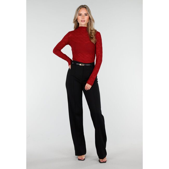 Rotes Stretch-Oberteil mit langen Ärmeln und hohem Kragen