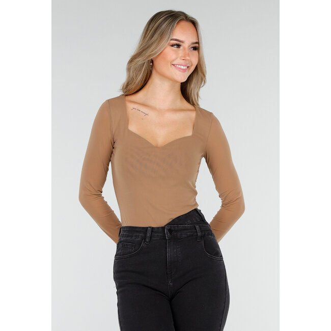 Camel-farbenes Oberteil mit langen Ärmeln und tiefem Ausschnitt