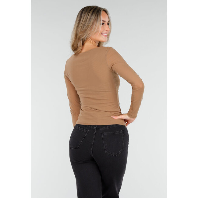 Camel-farbenes Oberteil mit langen Ärmeln und tiefem Ausschnitt