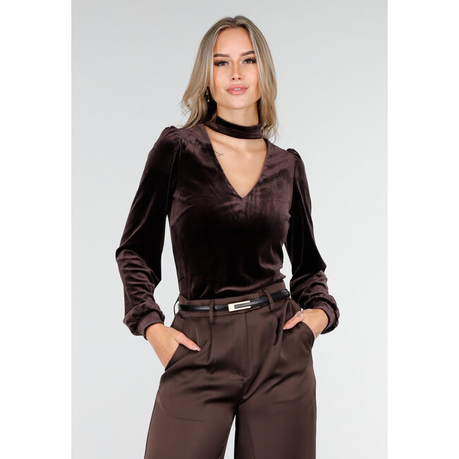 Braunes Velours-Oberteil mit Cut-Out-Ausschnitt und langen Ärmeln