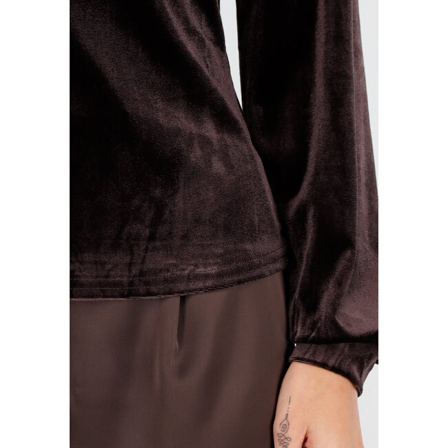 Braunes Velours-Oberteil mit Cut-Out-Ausschnitt und langen Ärmeln