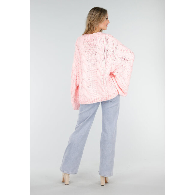 Rosa Strickpullover mit Zopfmuster und weiten Ärmeln