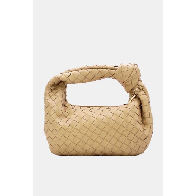 Beigefarbene gewebte Umhängetasche aus Kunstleder mit Knopfdetail und zusätzlichem Henkel