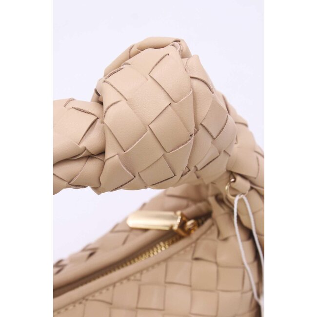 Beigefarbene gewebte Umhängetasche aus Kunstleder mit Knopfdetail und zusätzlichem Henkel