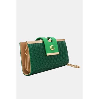 Grüne Clutch mit goldener Kette