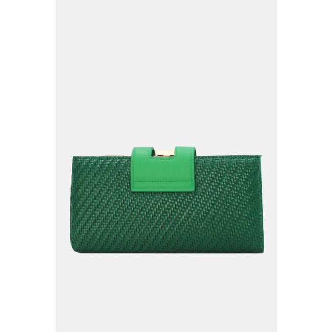 Grüne geflochtene Clutch aus Kunstleder mit goldener Schulterkette