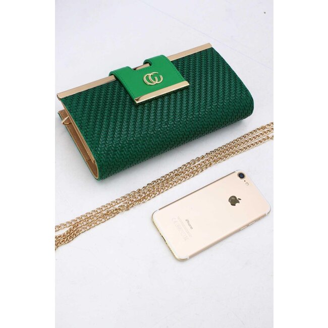 Grüne geflochtene Clutch aus Kunstleder mit goldener Schulterkette