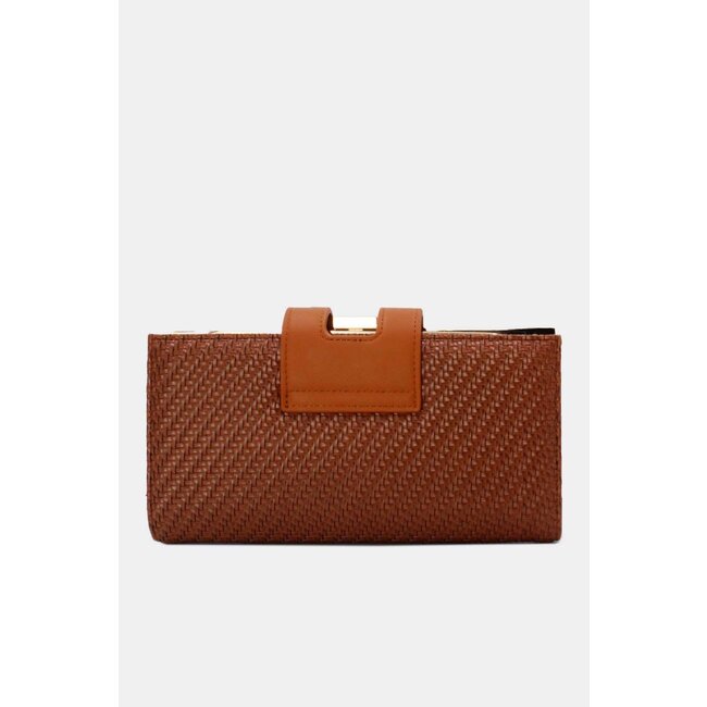 Cognacfarbene geflochtene Clutch aus Kunstleder mit goldener Schulterkette