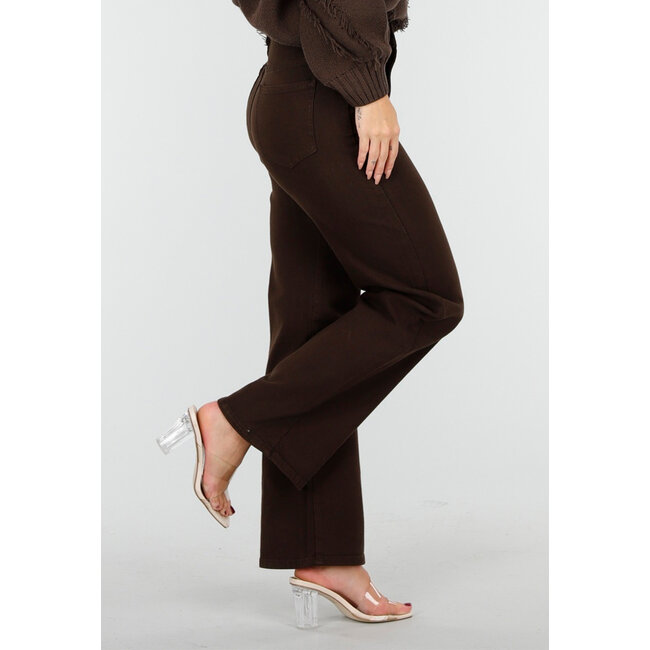 Braune Stretchjeans mit geradem Bein