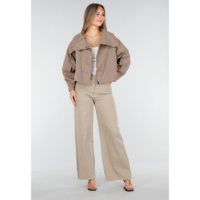 Beige Jeans mit weitem Bein