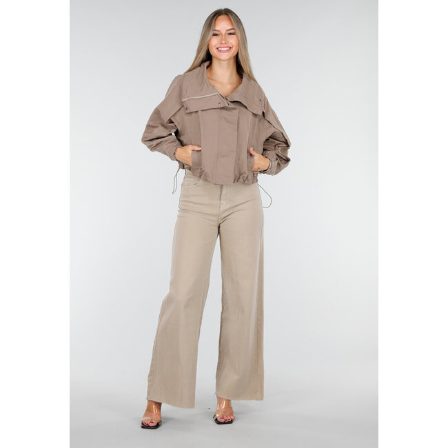 Beige Jeans mit weitem Bein