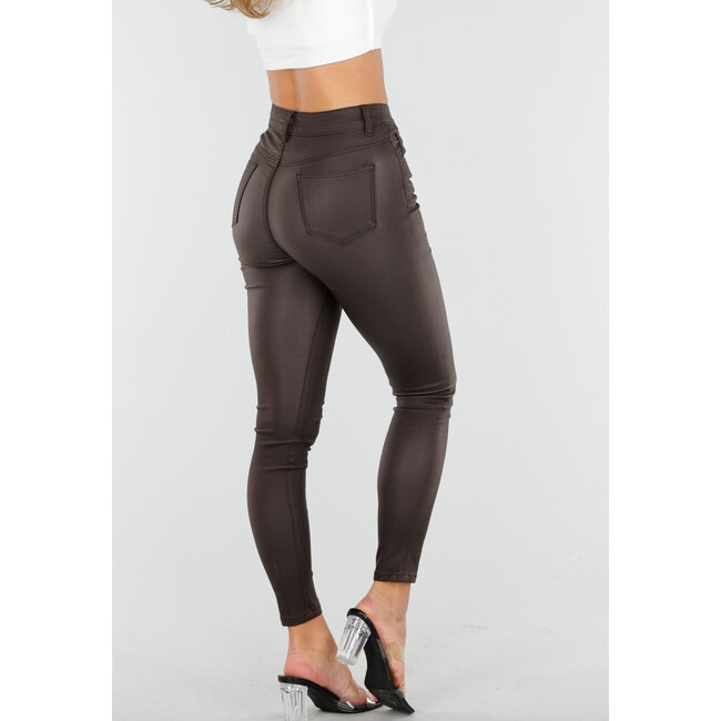 Schokoladenbraune, beschichtete Skinny-Hose mit hoher Taille und Knopfverschluss