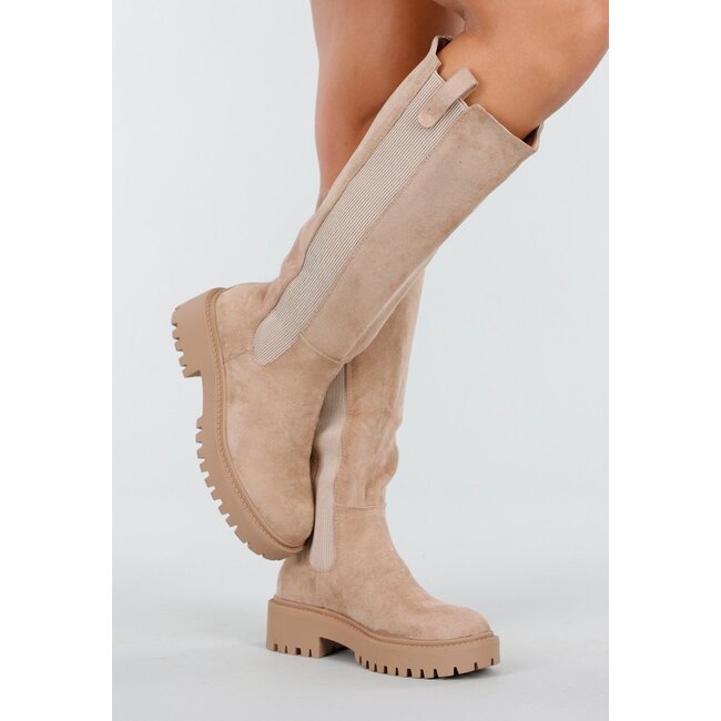 Beigefarbene Wildleder-Langstiefel mit elastischem Seiteneinsatz