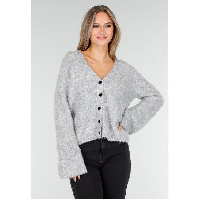Hellgraue weiche Strickjacke mit herzförmigen Knöpfen und V-Ausschnitt