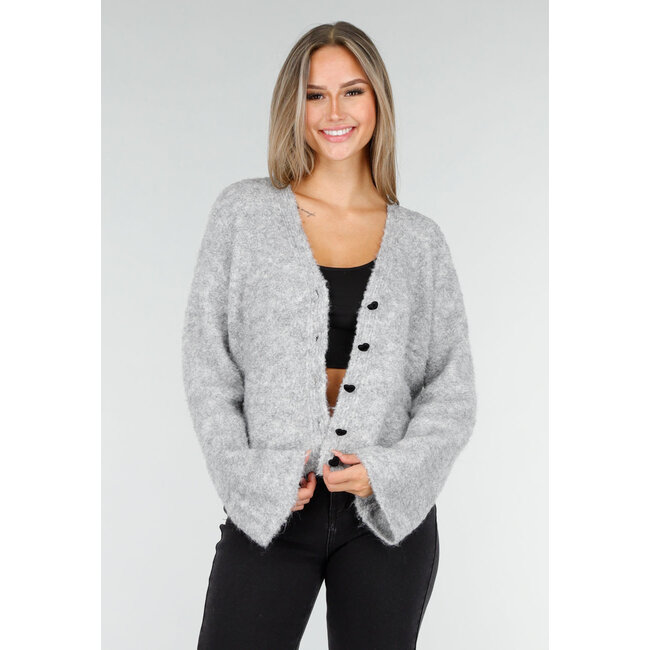 Hellgraue weiche Strickjacke mit herzförmigen Knöpfen und V-Ausschnitt